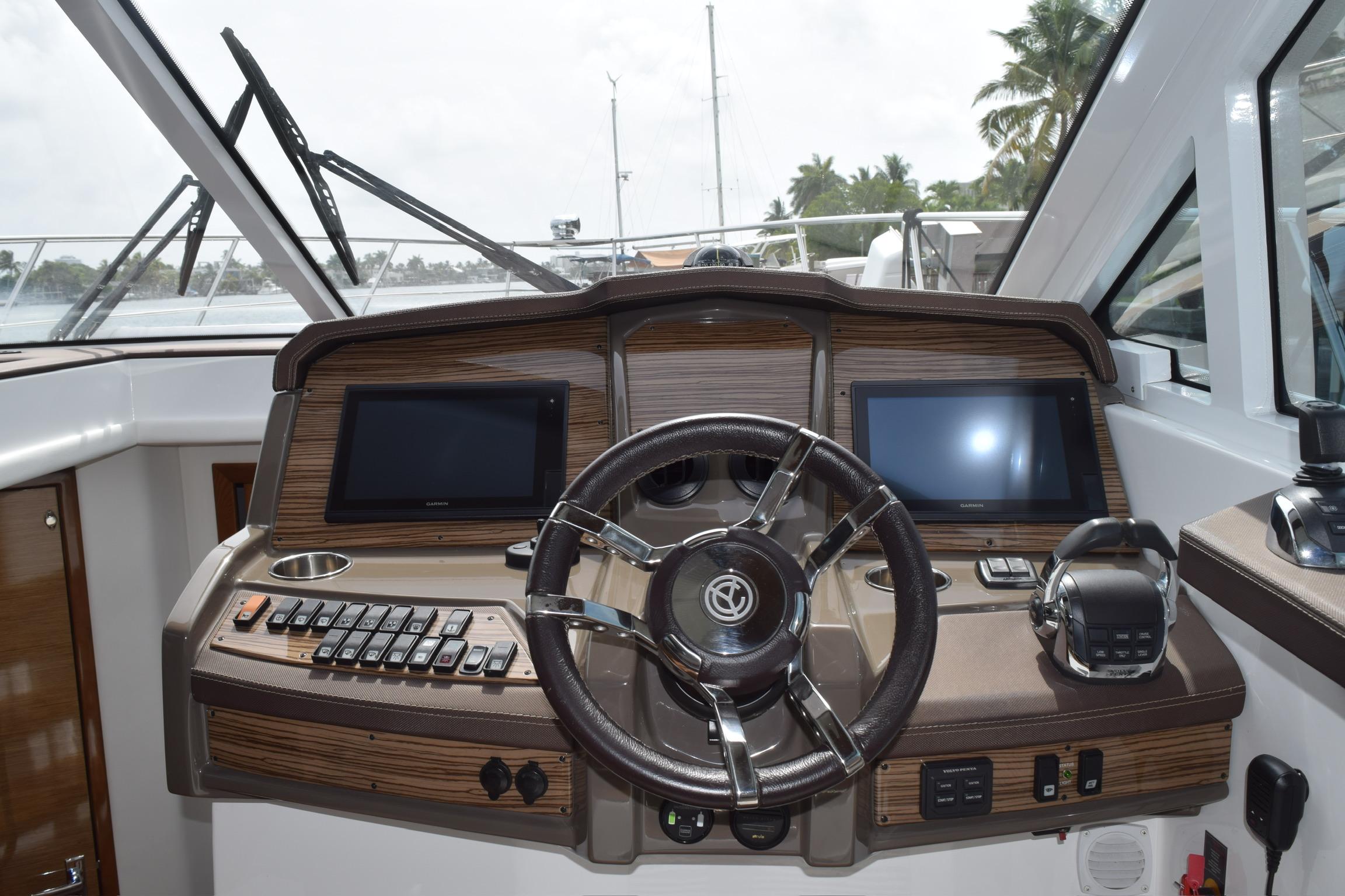 2018-cruisers-yachts-45-cantius-power-9858773-20250701173153151-1