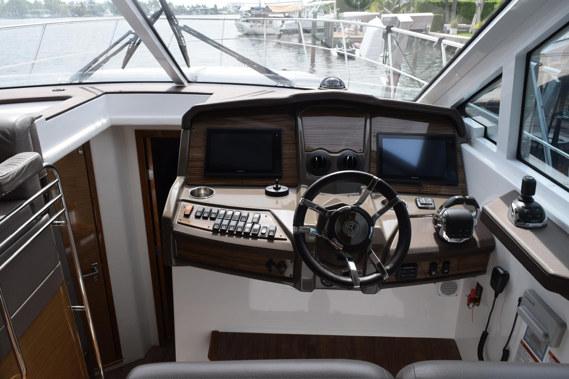 2018-cruisers-yachts-45-cantius-power-9858773-20250701173154129-1