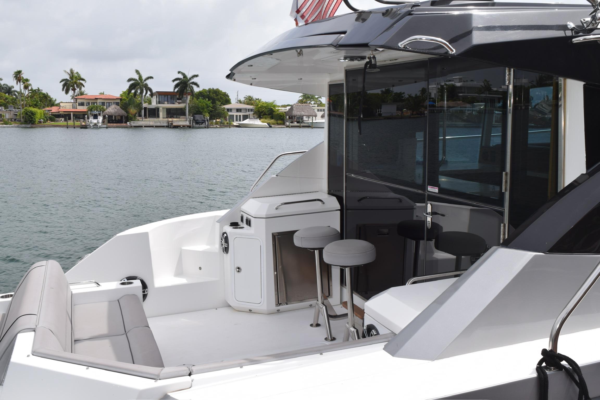 2018-cruisers-yachts-45-cantius-power-9858773-20250701173159146-1