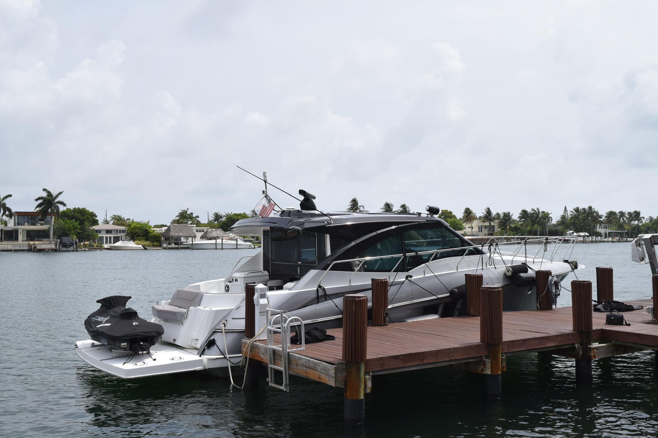 2018-cruisers-yachts-45-cantius-power-9858773-20250701173202048-1