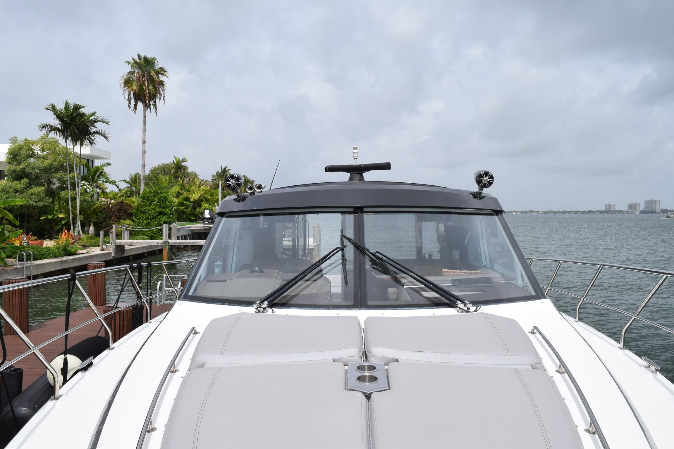2018-cruisers-yachts-45-cantius-power-9858773-20250701173205053-1
