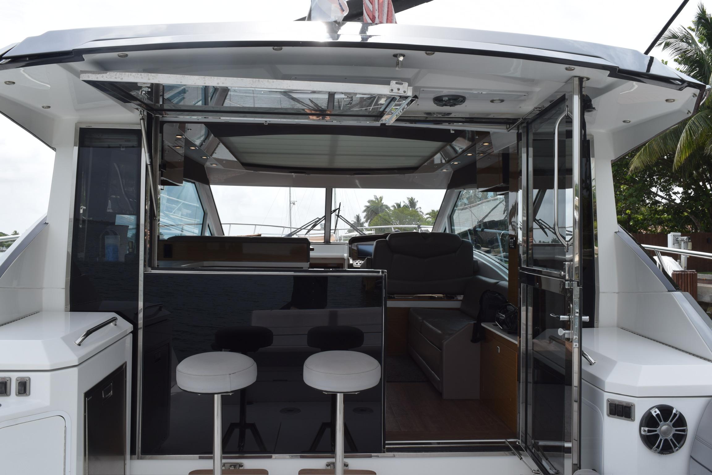 2018-cruisers-yachts-45-cantius-power-9858773-20250701173208283-1