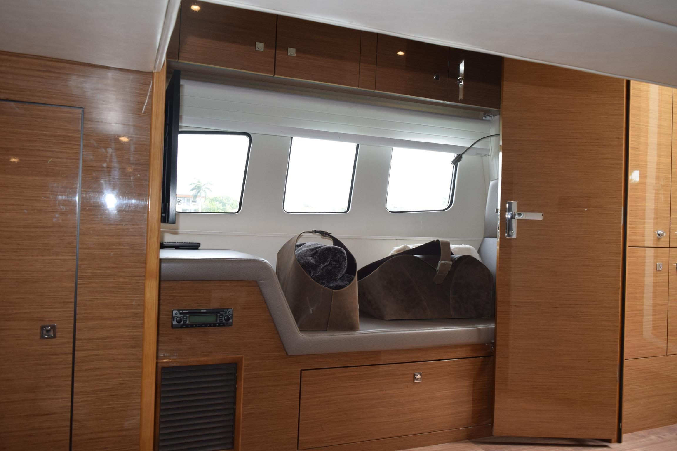 2018-cruisers-yachts-45-cantius-power-9858773-20250701173209227-1