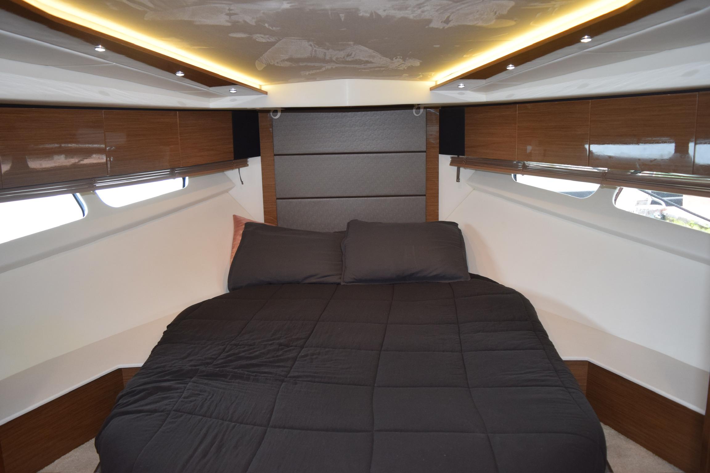 2018-cruisers-yachts-45-cantius-power-9858773-20250701173214244-1