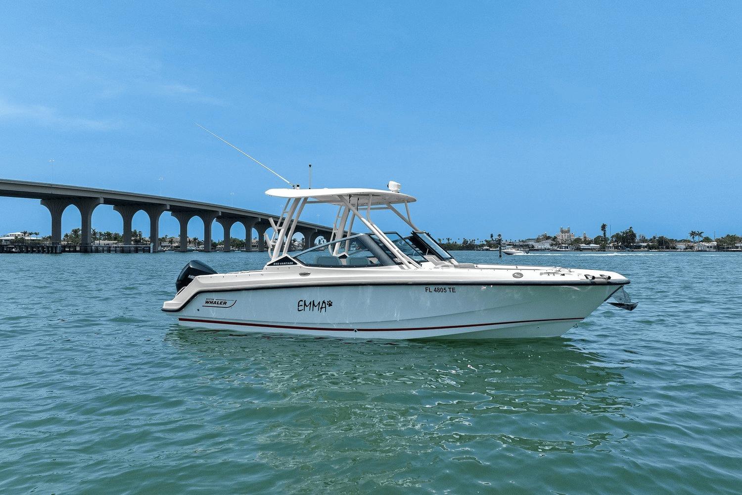 2022-boston-whaler-240-vantage-power-9788775-978175930-0-130520250636-1