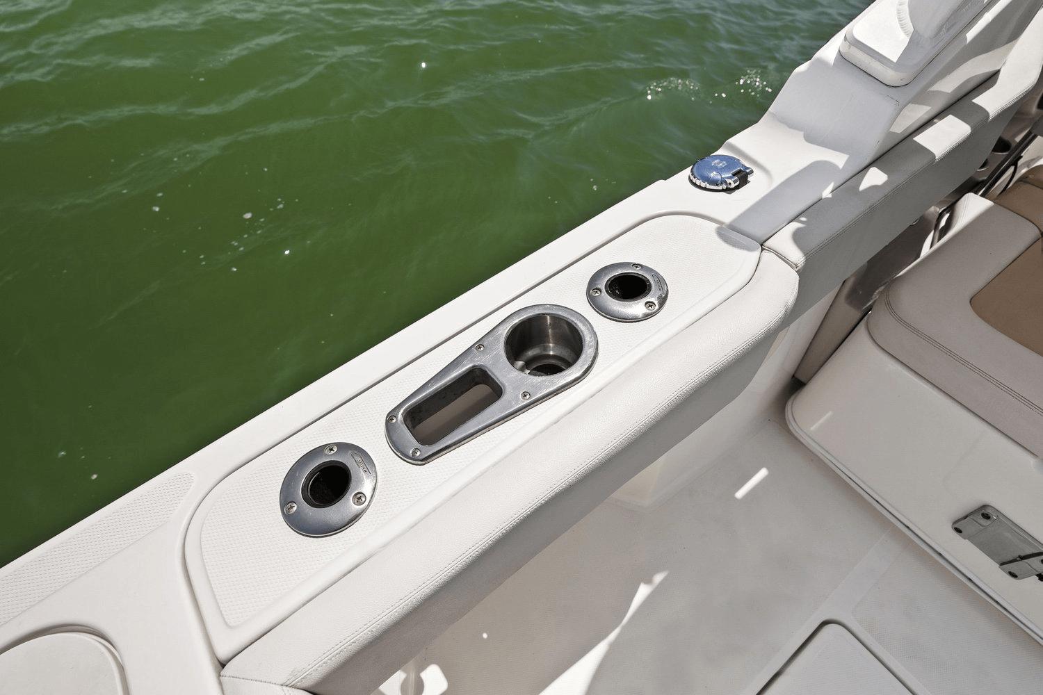 2022-boston-whaler-240-vantage-power-9788775-978175939-0-130520250636-35