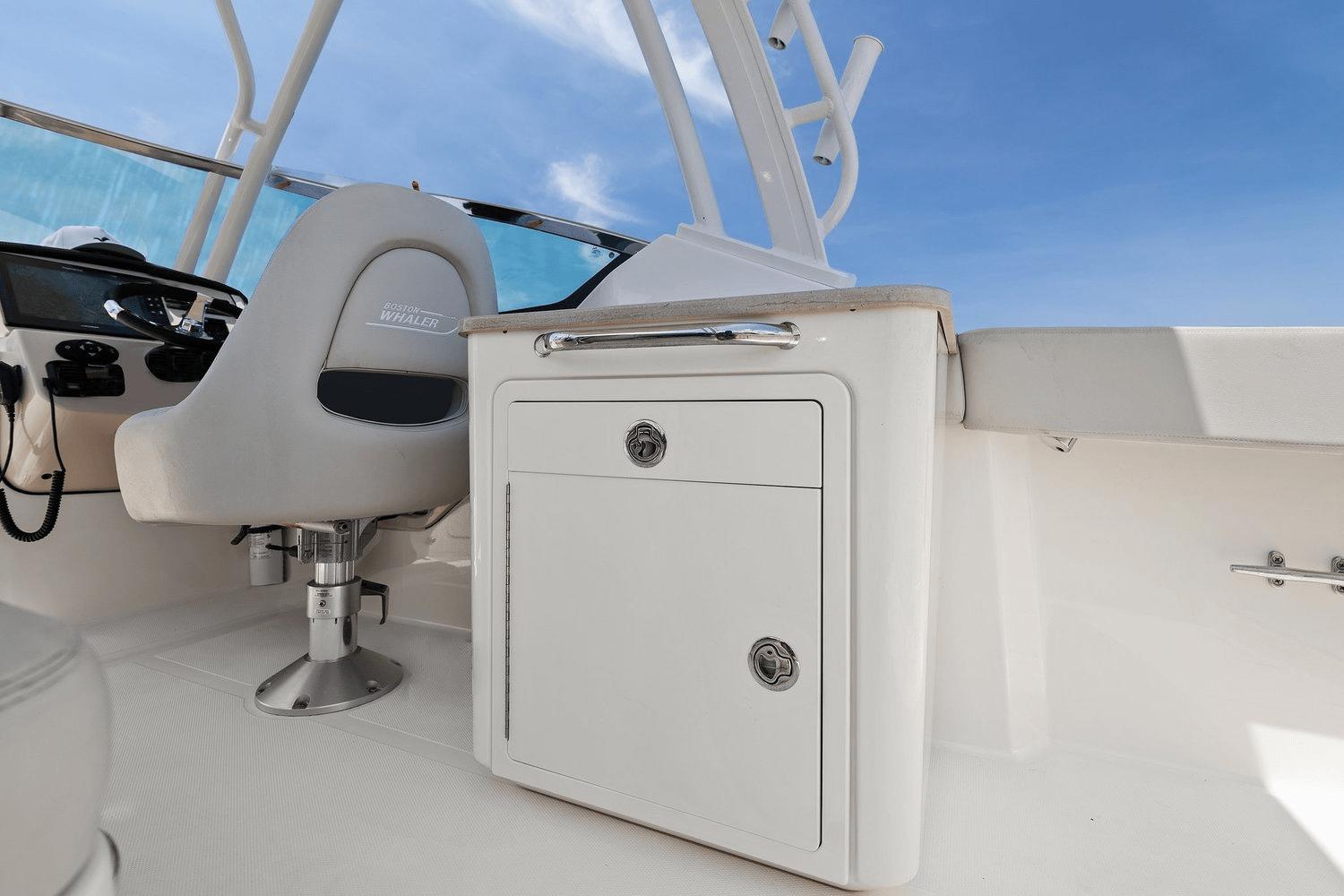2022-boston-whaler-240-vantage-power-9788775-978175940-0-130520250636-17