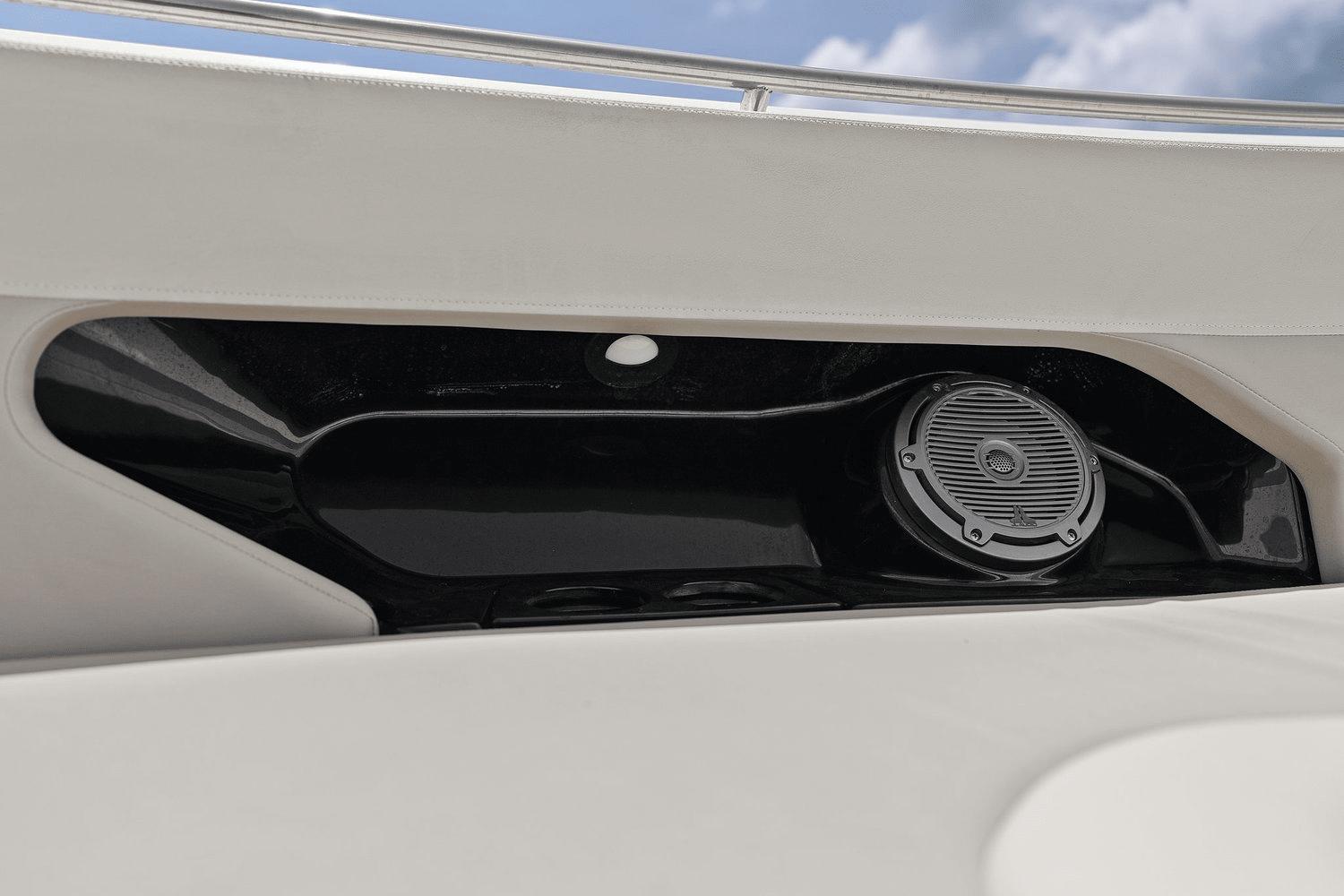 2022-boston-whaler-240-vantage-power-9788775-978175941-0-130520250636-24