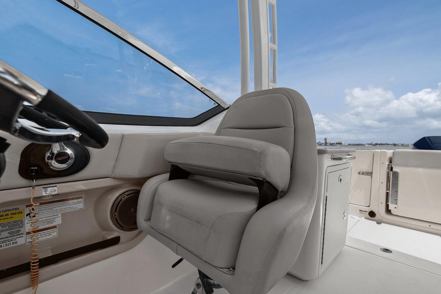 2022-boston-whaler-240-vantage-power-9788775-978175944-0-130520250636-39