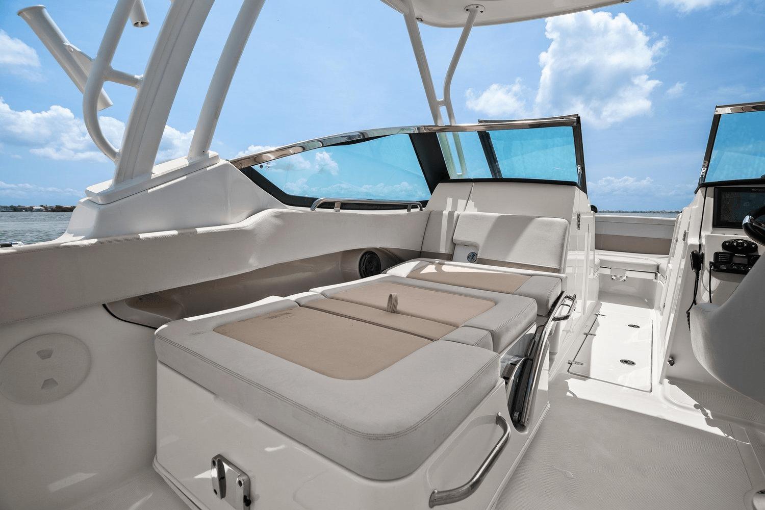 2022-boston-whaler-240-vantage-power-9788775-978175946-0-130520250636-31