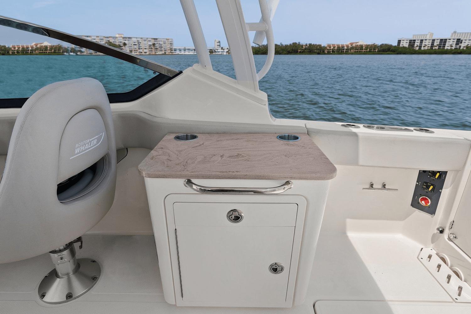 2022-boston-whaler-240-vantage-power-9788775-978175952-0-130520250636-18