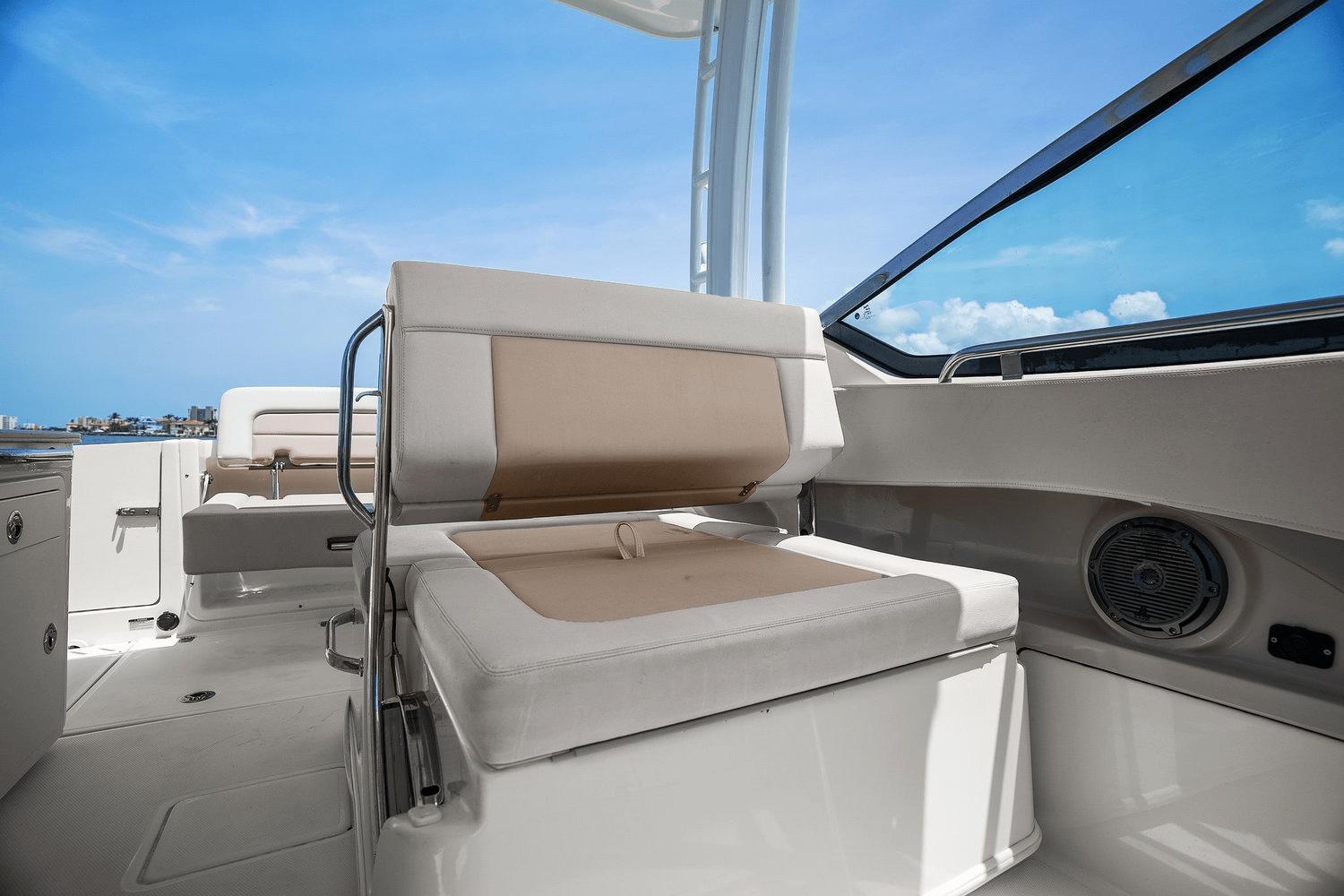 2022-boston-whaler-240-vantage-power-9788775-978175953-0-130520250636-28