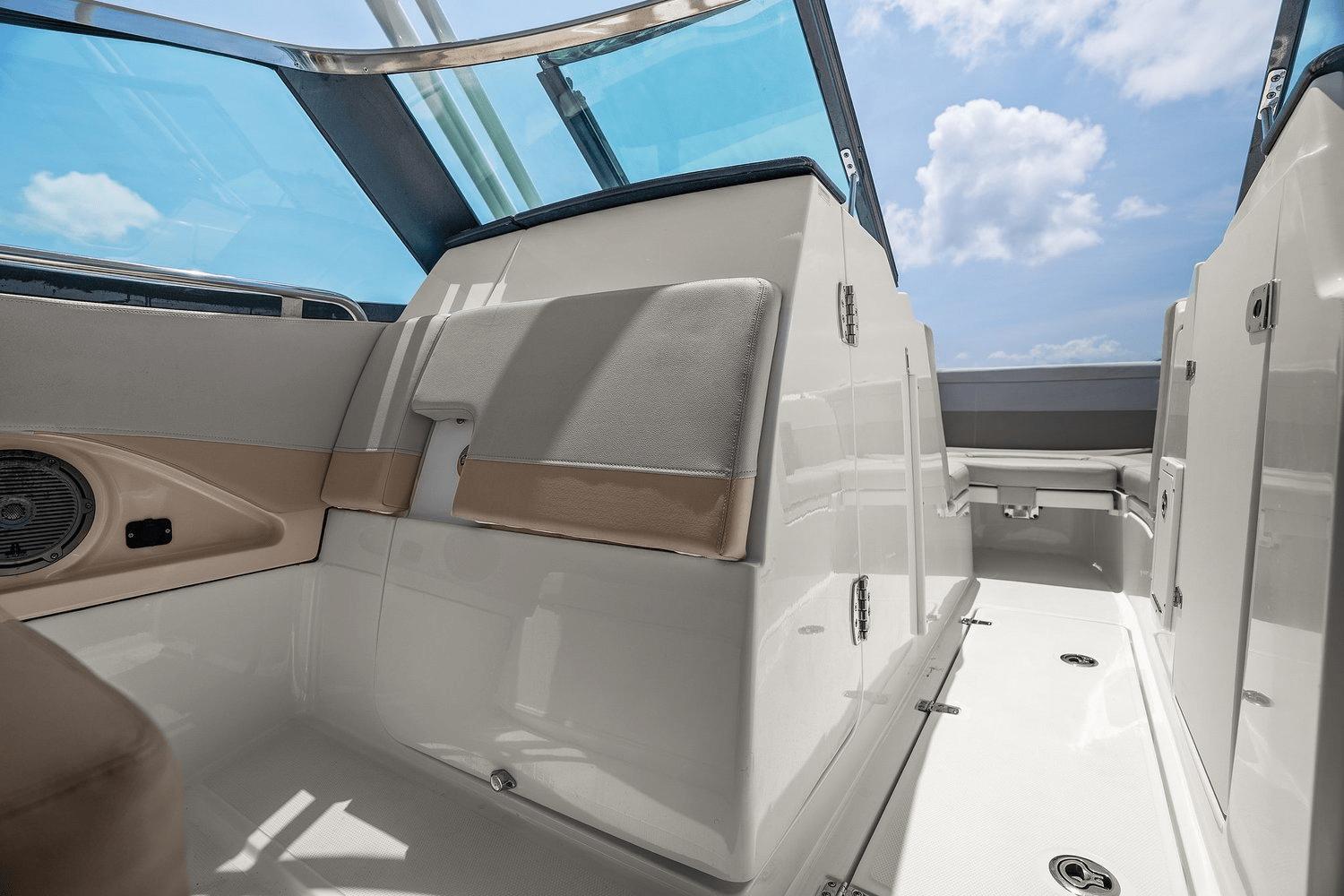 2022-boston-whaler-240-vantage-power-9788775-978175955-0-130520250636-29