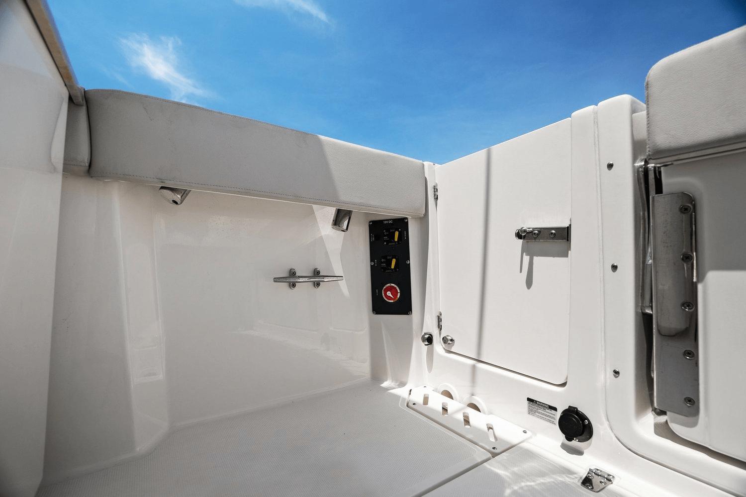 2022-boston-whaler-240-vantage-power-9788775-978175956-0-130520250636-34