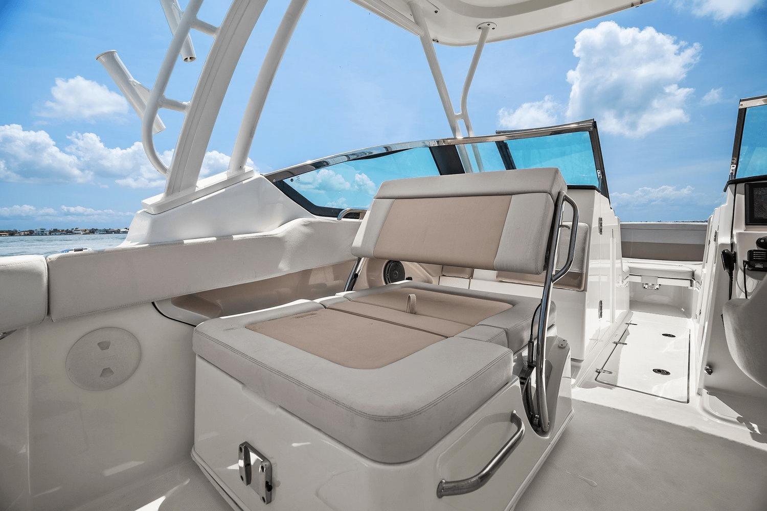 2022-boston-whaler-240-vantage-power-9788775-978175966-0-130520250636-30
