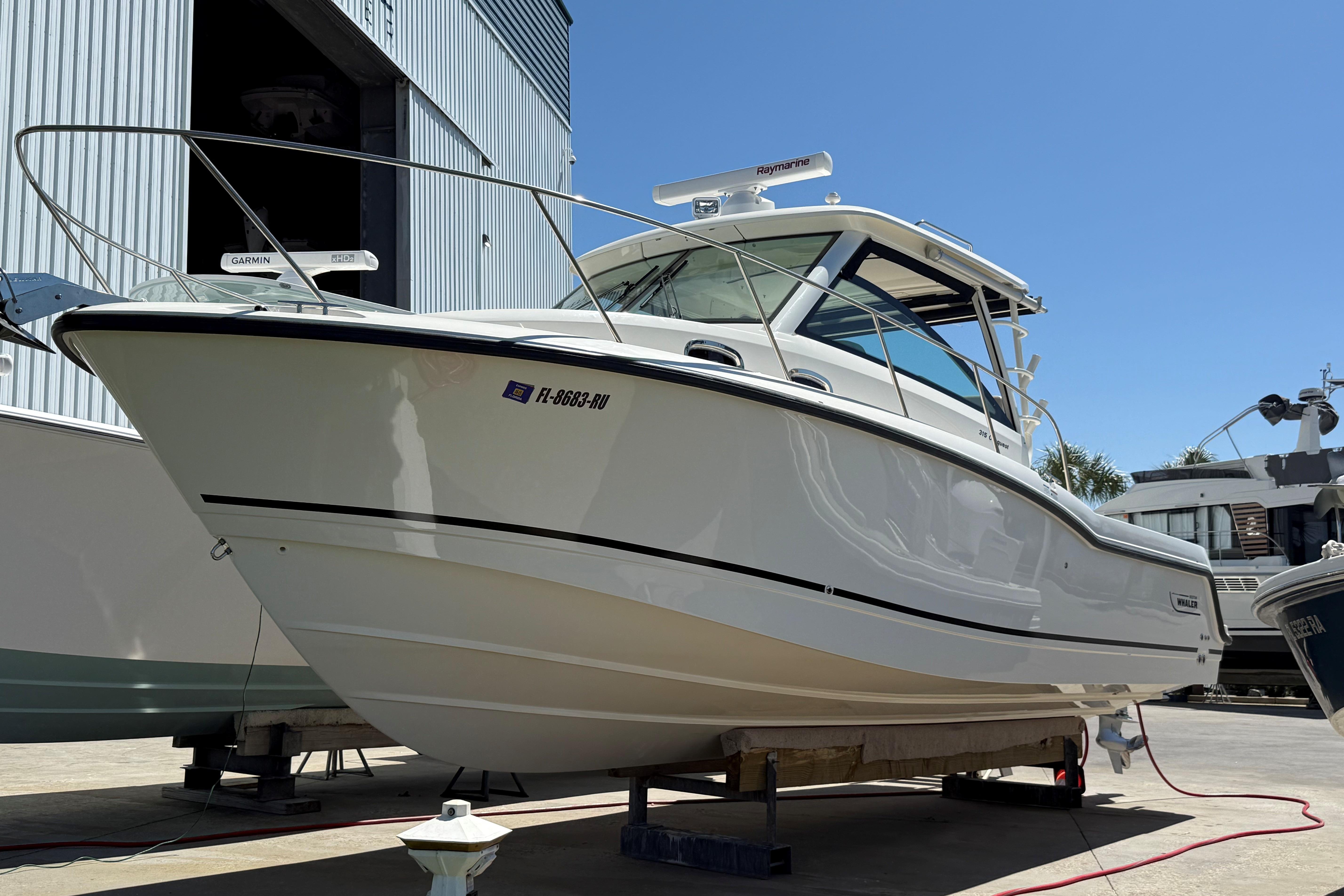 2019 Boston Whaler 315 Conquest