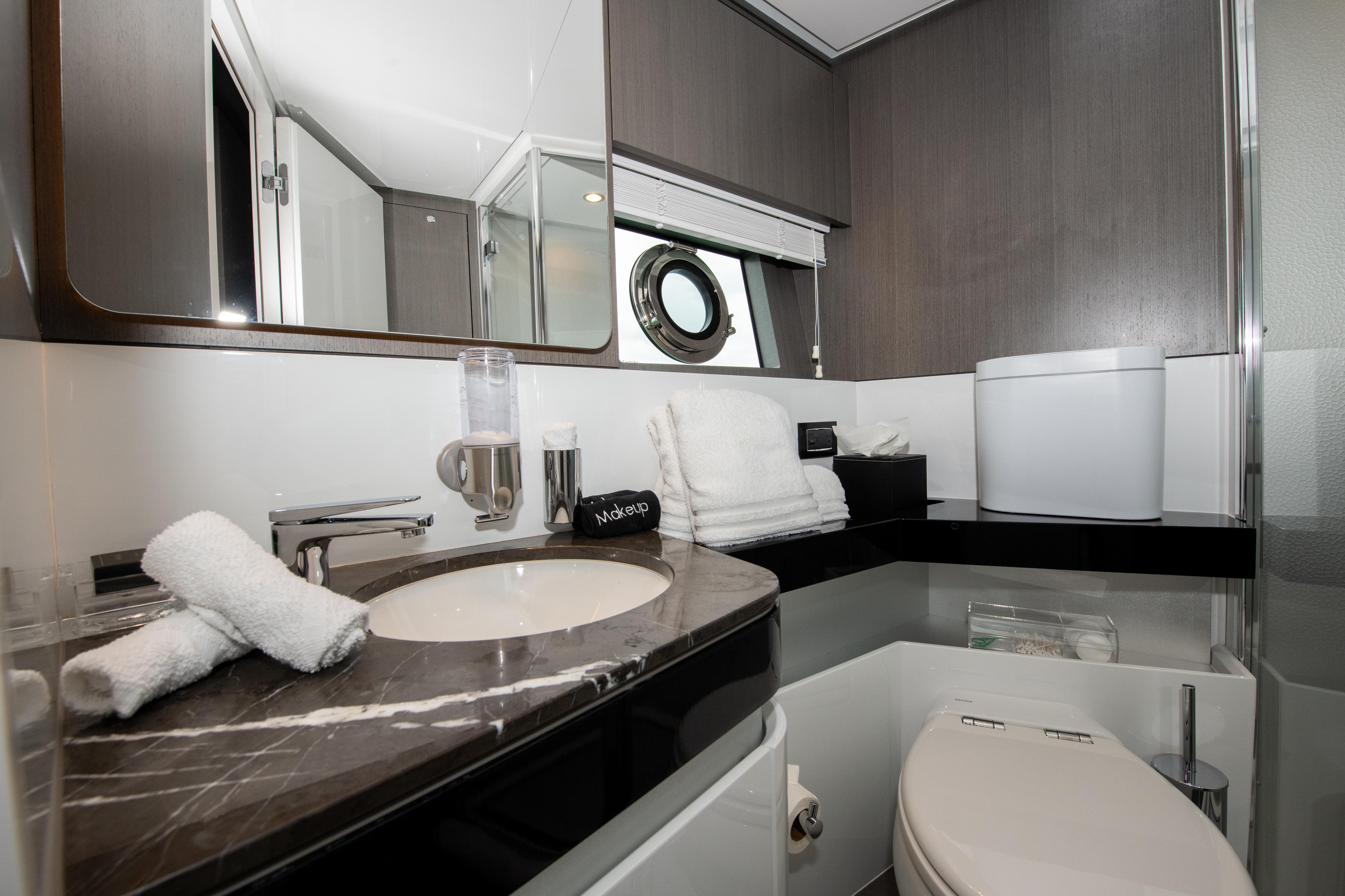 Azimut-S7 Motor Yacht 2019-Hard 2 Get FL-US-9638787 | Thumbnail