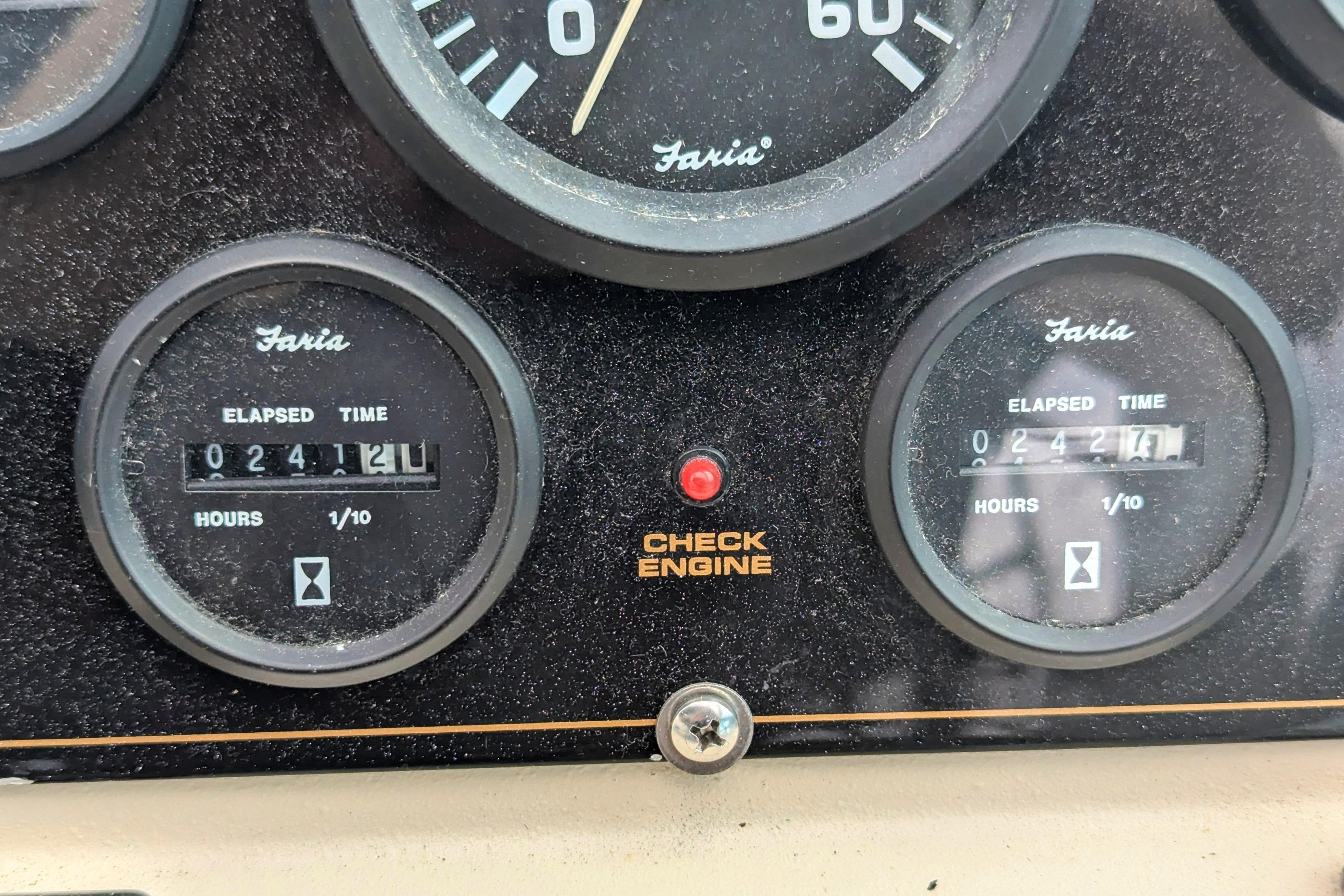 2000 Cruisers Yachts 3870 Express-15