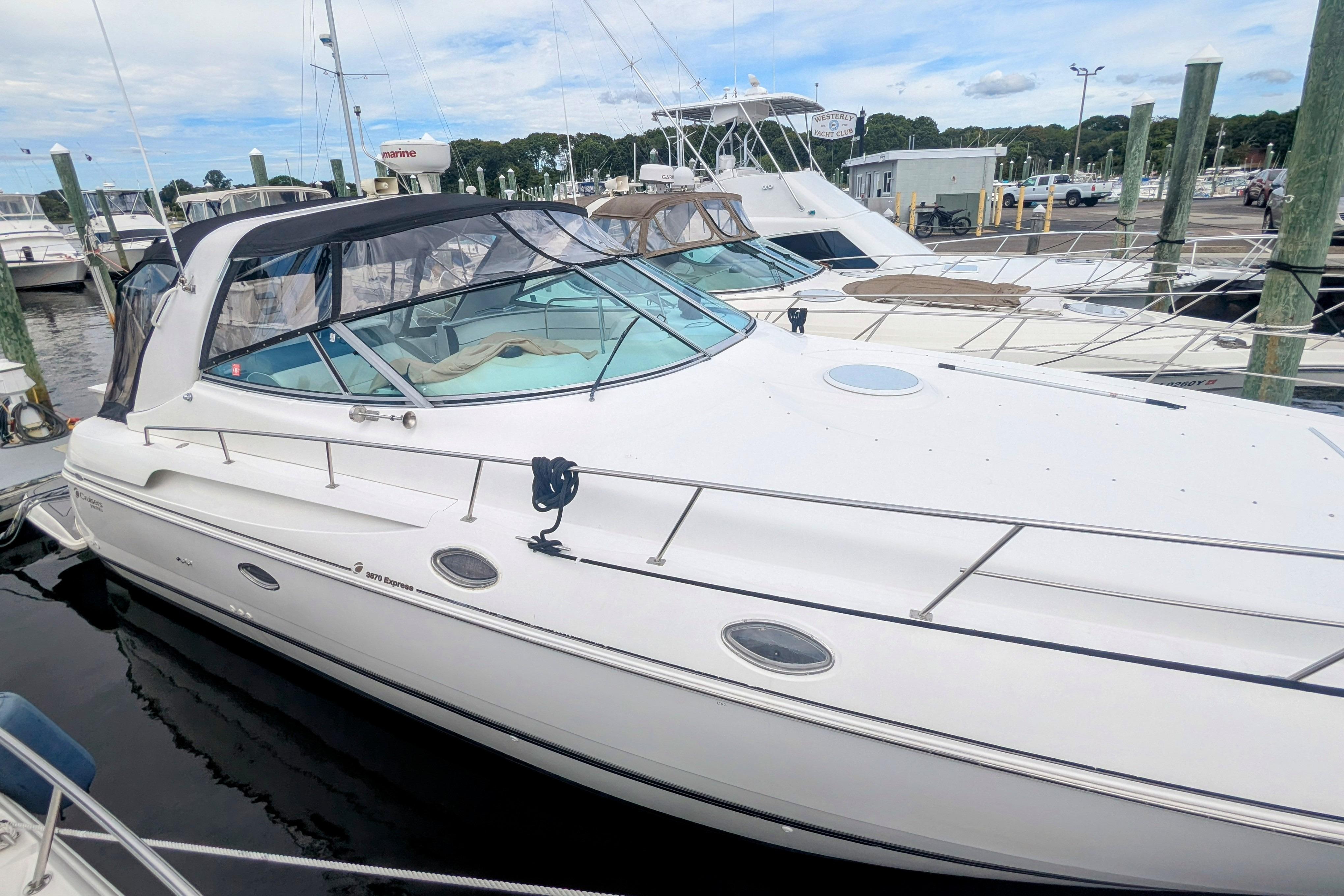 2000 Cruisers Yachts 3870 Express-5