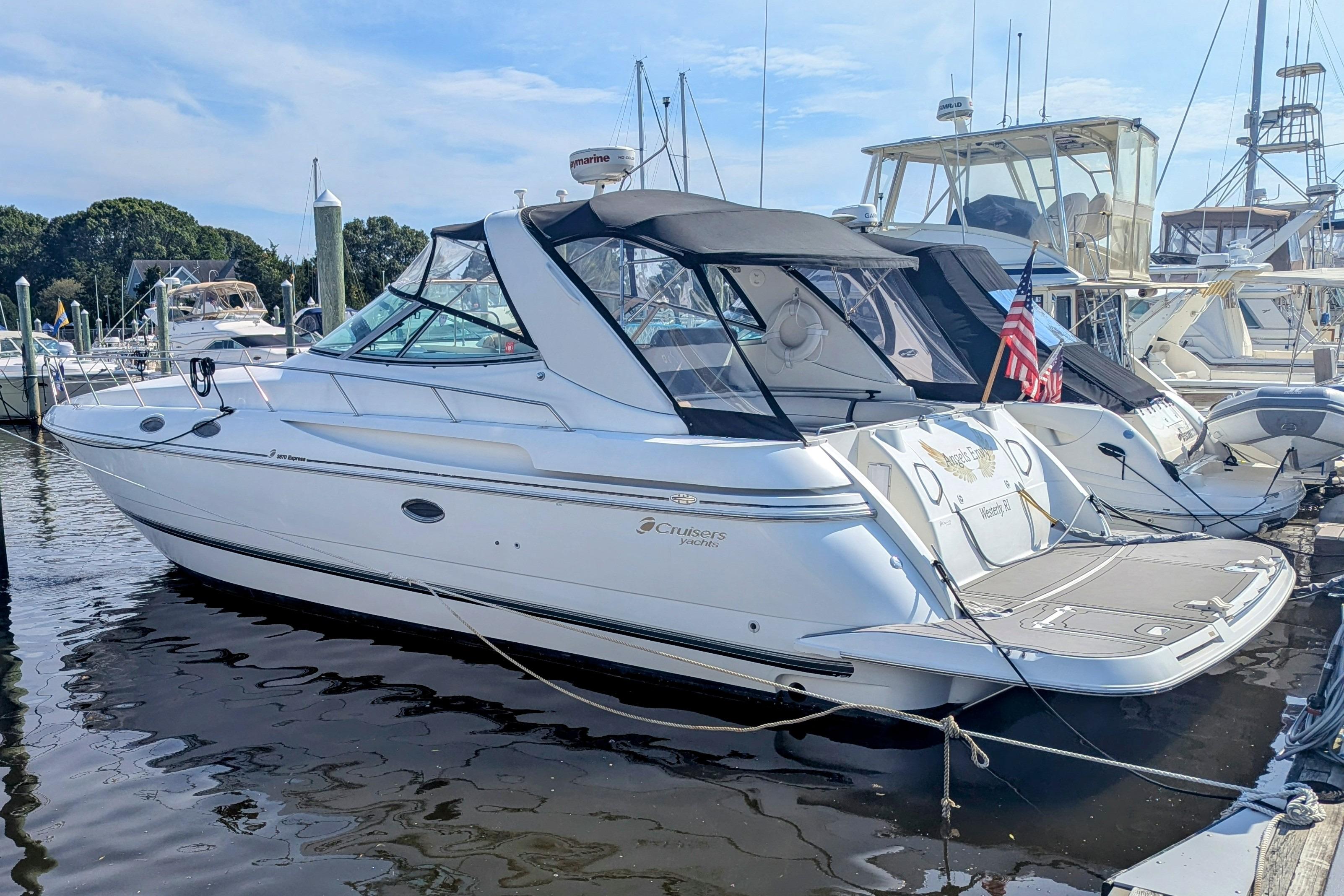 2000 Cruisers Yachts 3870 Express-3