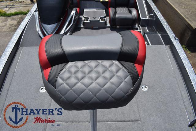 2023 Caymas CX20 Pro boat seat with quilted design, featuring Thayer's Marine logo.