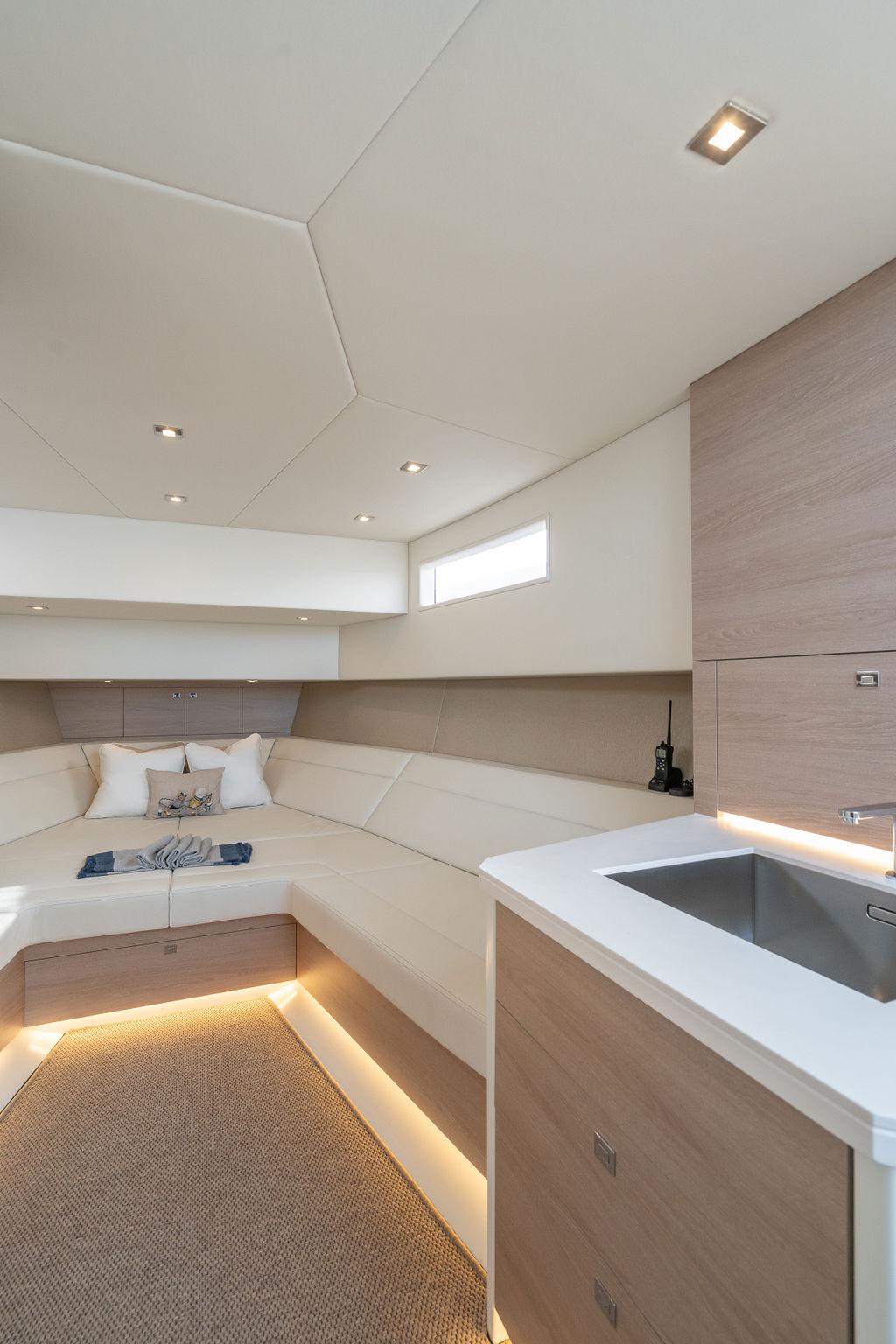 2021 Vanquish Yachts VQ45 Serena