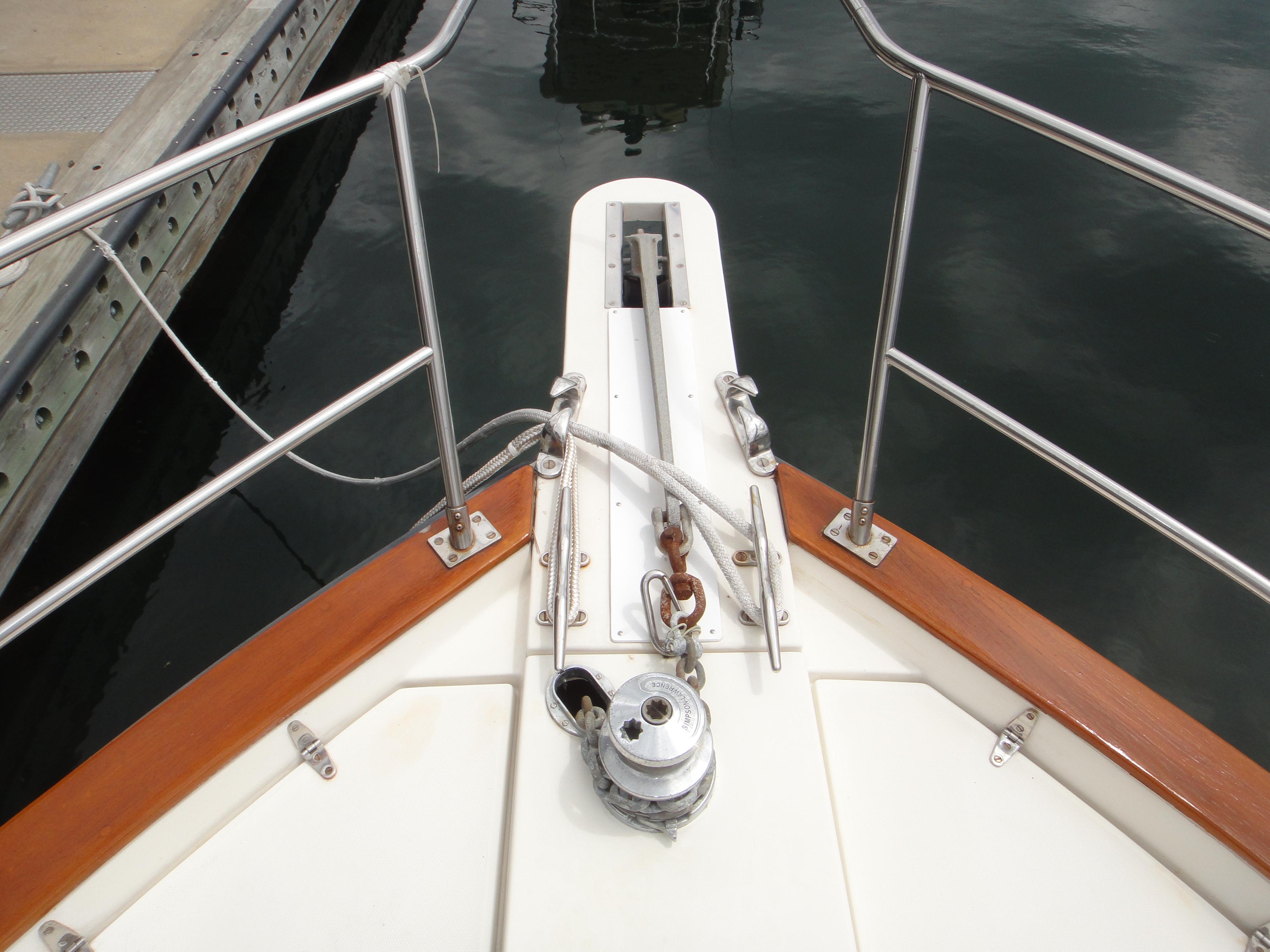 36 ft Sabreline 36 AFT CABIN Bow pulpit and anchor