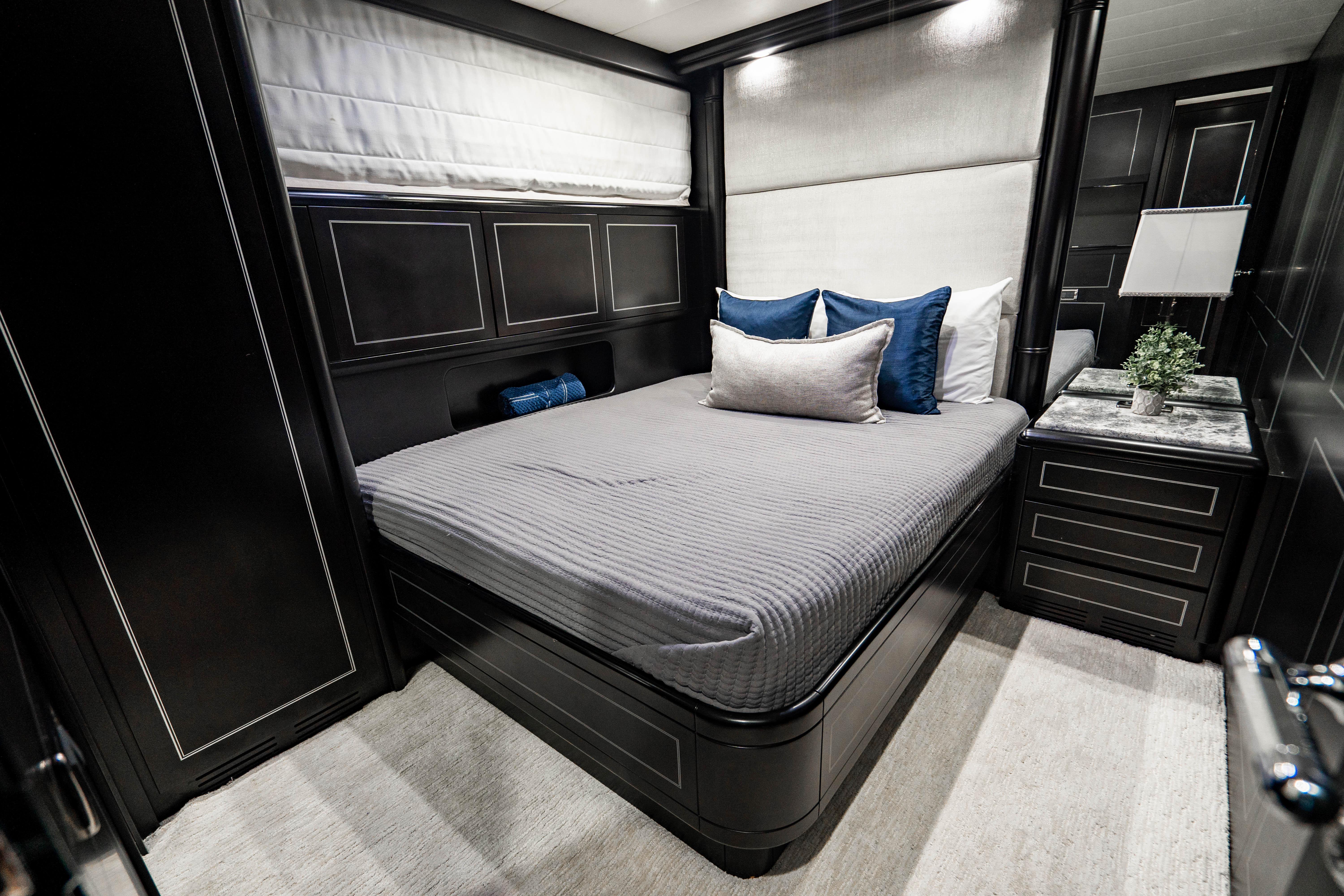 Mangusta 80 IV GIOCARE - VIP Stateroom