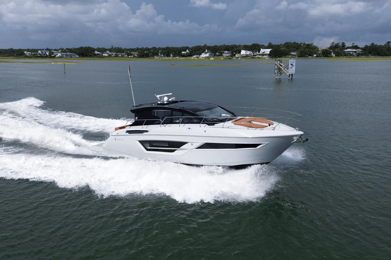 2025-cruisers-yachts-46c-power-9408802-966120391-0-230720240855-7