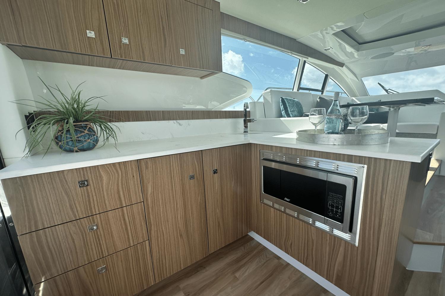 2025-cruisers-yachts-46c-power-9408802-966122270-0-230720240919-25