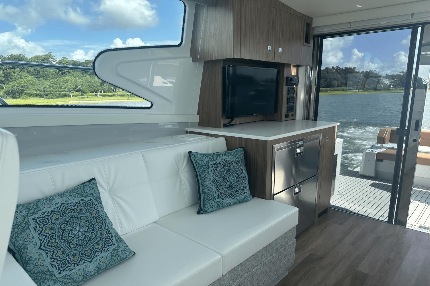 2025-cruisers-yachts-46c-power-9408802-966122272-0-230720240919-6