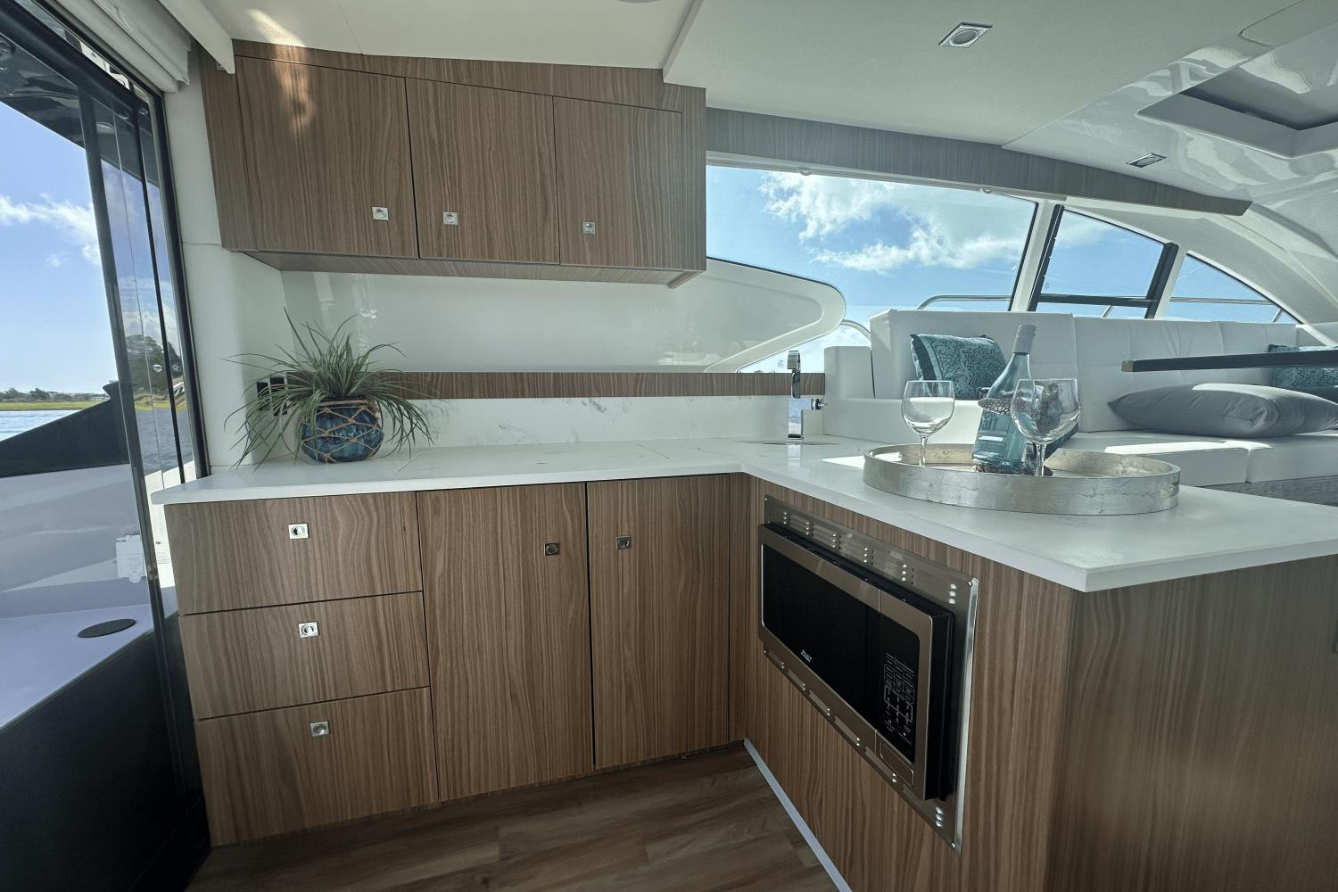 2025-cruisers-yachts-46c-power-9408802-966122277-0-230720240919-12