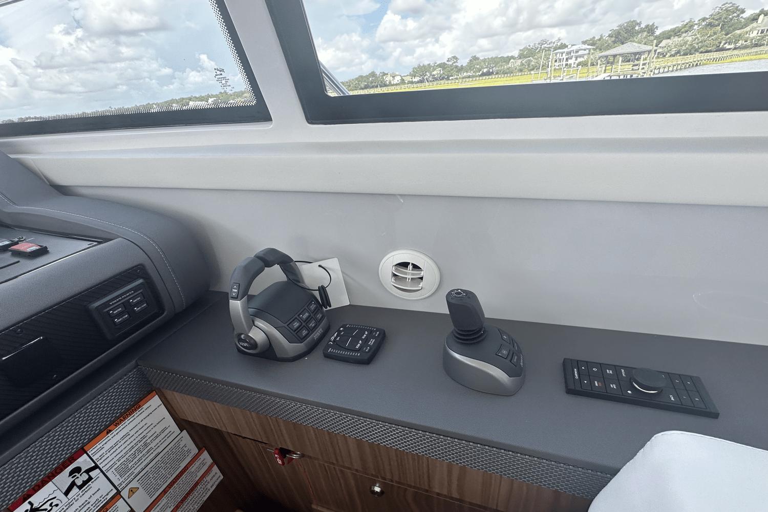 2025-cruisers-yachts-46c-power-9408802-966122289-0-230720240919-16