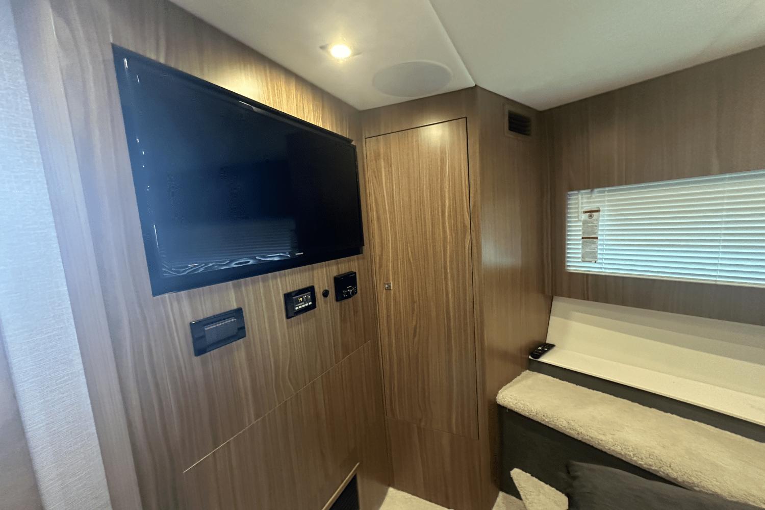 2025-cruisers-yachts-46c-power-9408802-966122292-0-230720240919-5