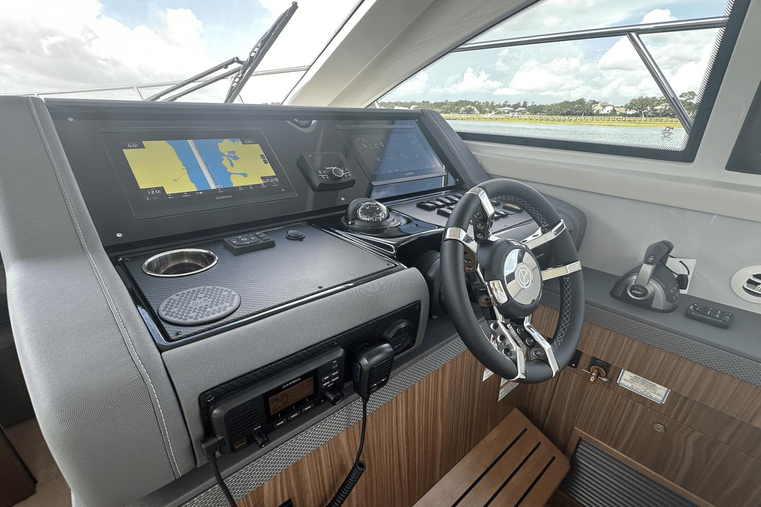 2025-cruisers-yachts-46c-power-9408802-966122300-0-230720240919-15