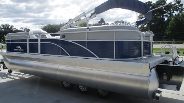 2021 Bennington boat for sale, model of the boat is 22 SVSR & Image # 6 of 47