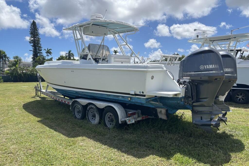 2000 Intrepid 322 Cuddy