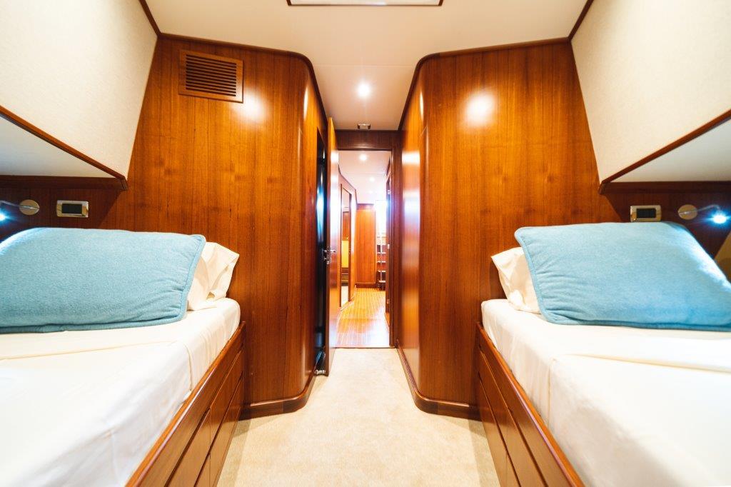 Jim Smith 60 ENDLESS SUMMER - Guest Stateroom Side By Side Berths