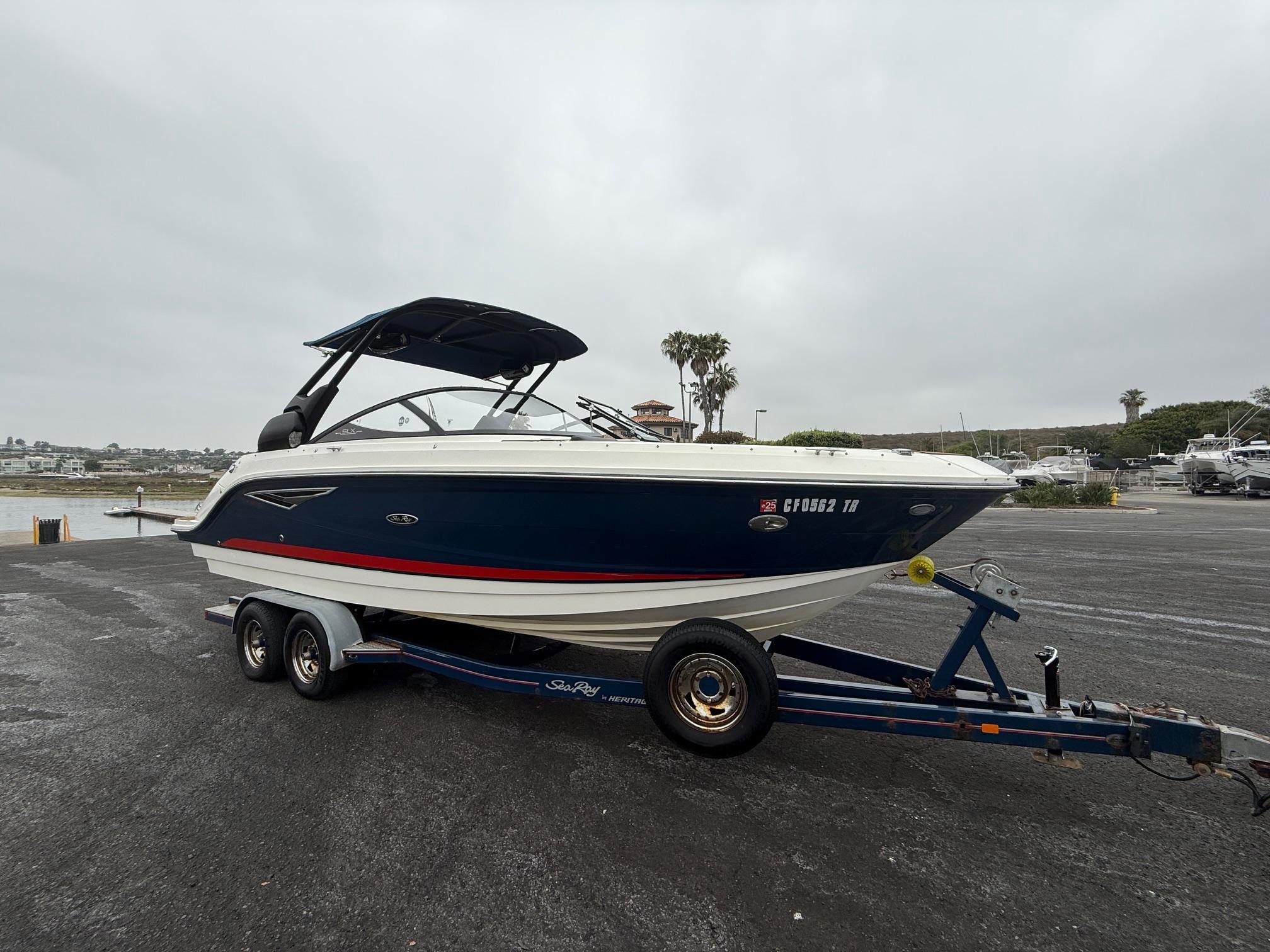 2017 Sea Ray SLX 250 #TBBB2019K inventory image at Sun Country Marine Group, Newport Beach 2017 Sea Ray SLX 250 #TBBB2019K inventory image at Sun Country Marine Group, Newport Beach