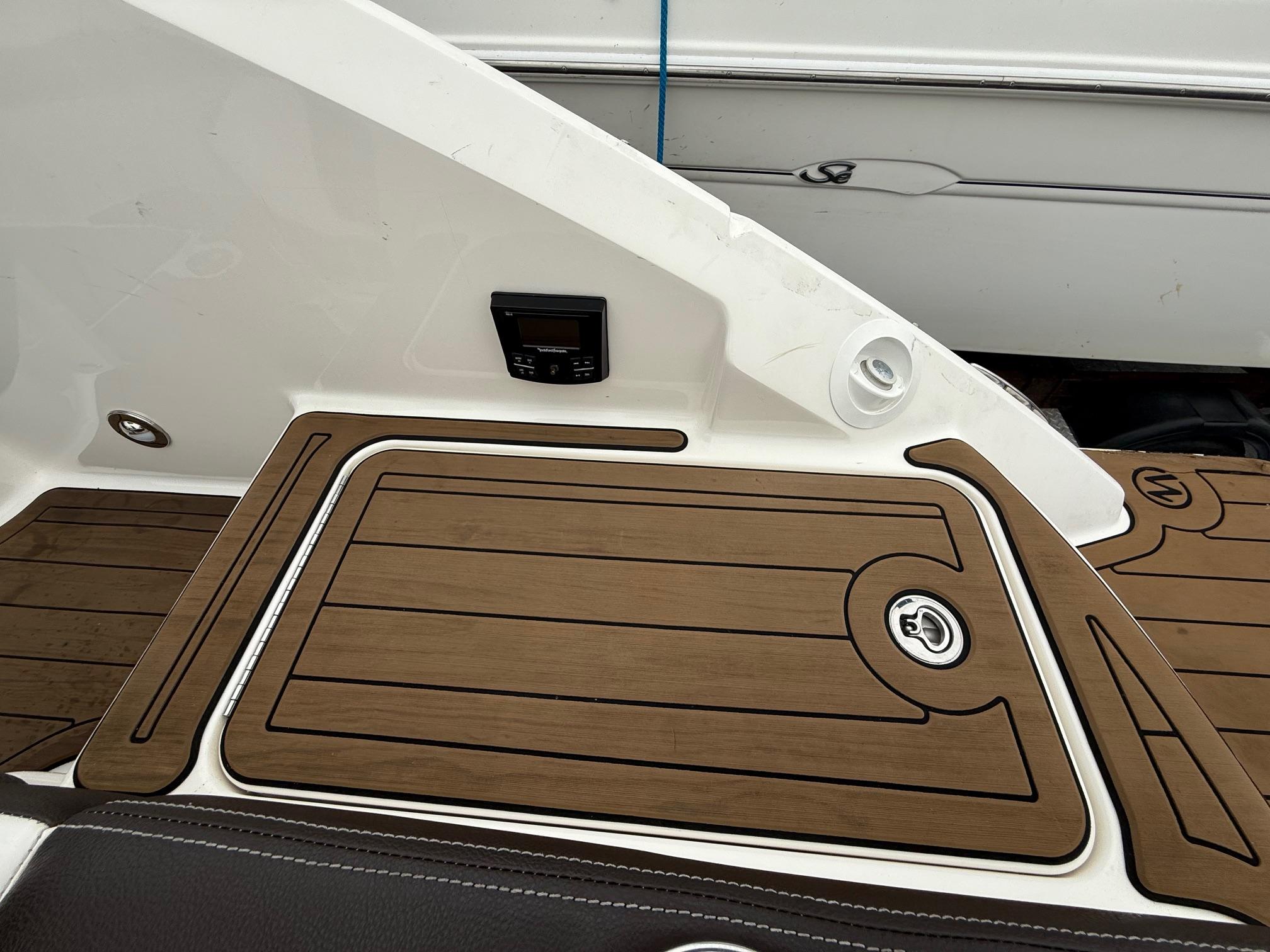 2017 Sea Ray SLX 250 #TBBB2019K inventory image at Sun Country Marine Group, Newport Beach 2017 Sea Ray SLX 250 #TBBB2019K inventory image at Sun Country Marine Group, Newport Beach