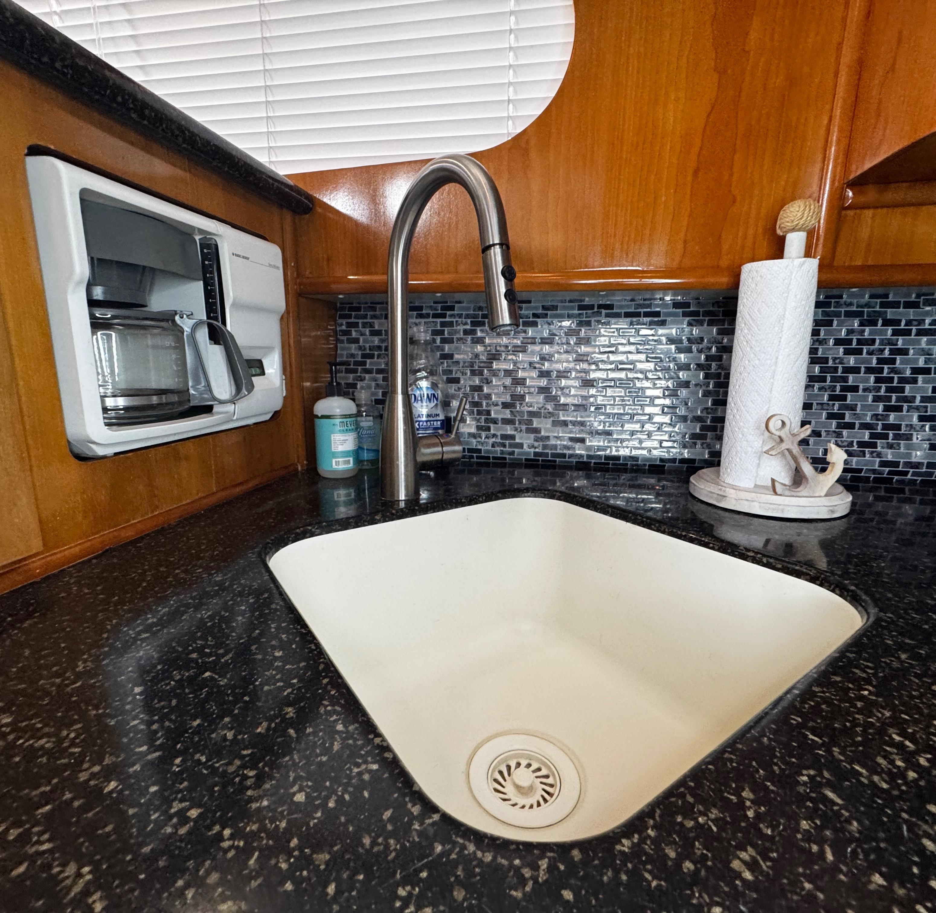2001-carver-466-motor-yacht-power-9788828-20250604091458639-1_XLARGE