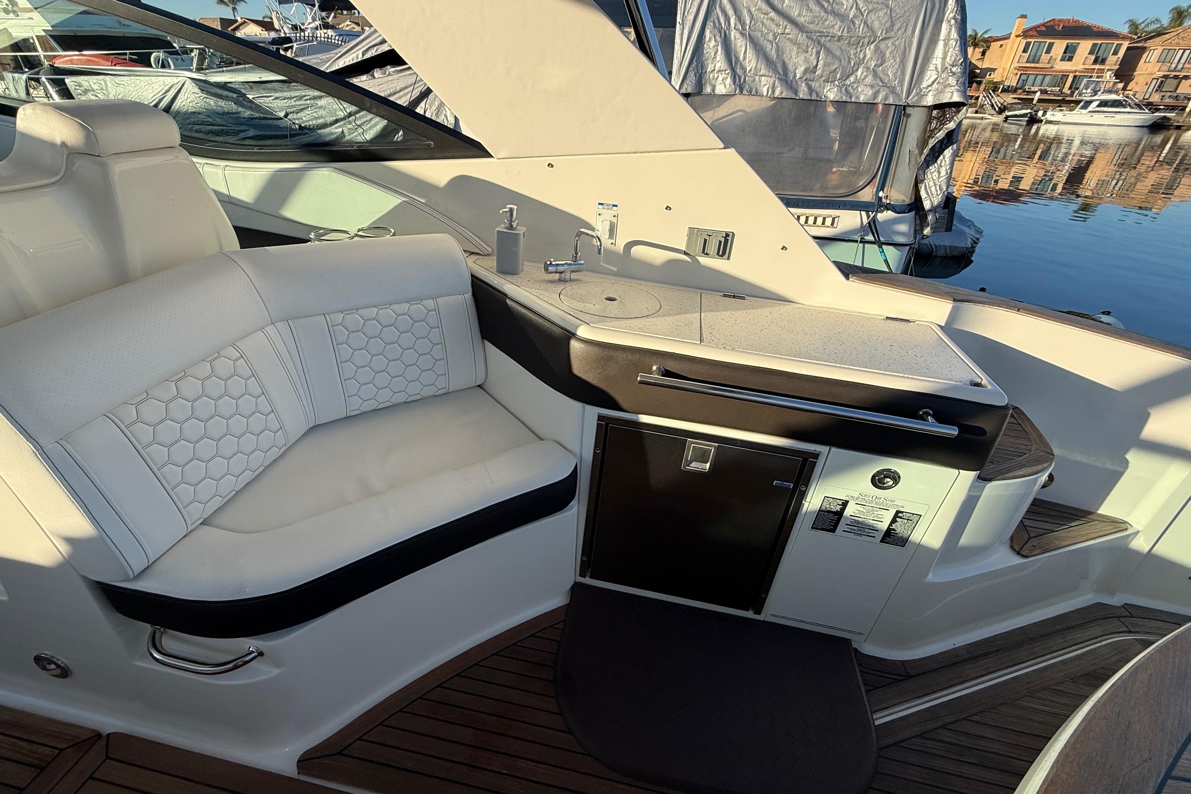 2019 Sea Ray Sundancer 320 #TBMB1970B inventory image at Sun Country Marine Group, Newport Beach