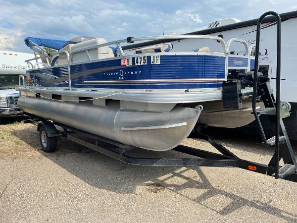 2012 Sun Tracker boat for sale, model of the boat is Fishin Barge 20 DLX & Image # 1 of 15