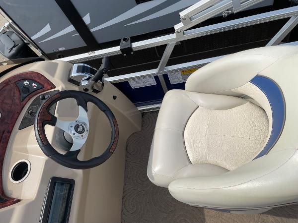 2012 Sun Tracker boat for sale, model of the boat is Fishin Barge 20 DLX & Image # 6 of 15