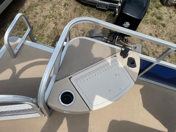 2012 Sun Tracker boat for sale, model of the boat is Fishin Barge 20 DLX & Image # 13 of 15