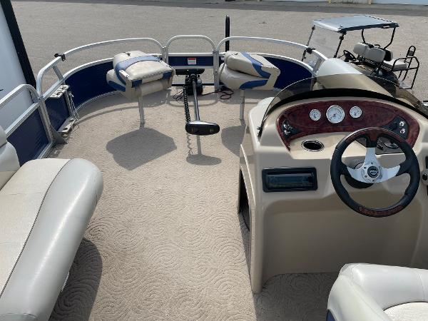 2012 Sun Tracker boat for sale, model of the boat is Fishin Barge 20 DLX & Image # 15 of 15