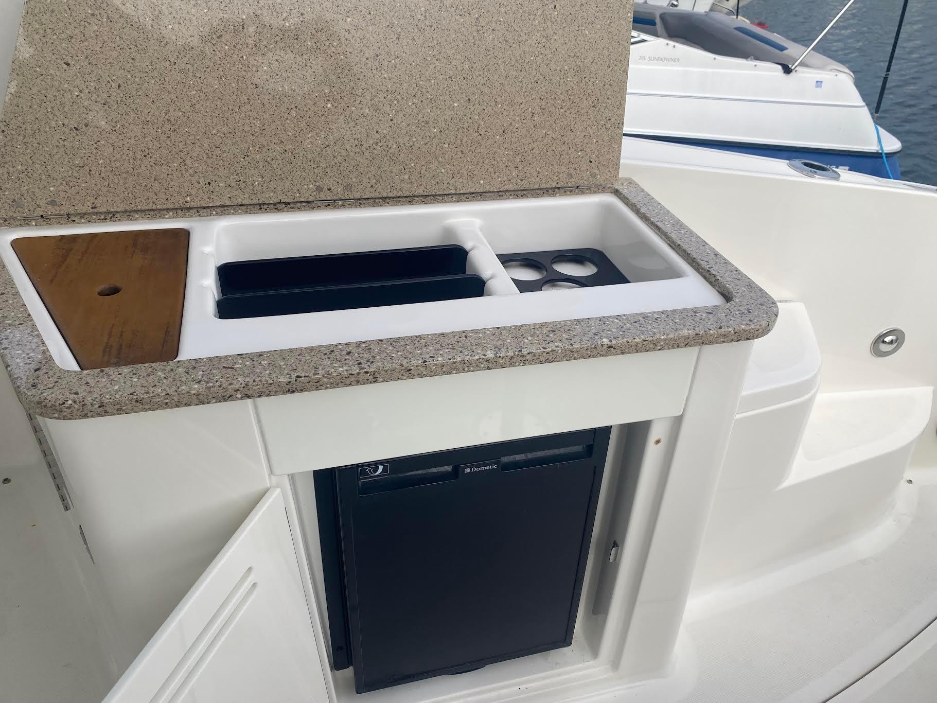 2015 Sea Ray 350 Sundancer #TBMC8539 inventory image at Sun Country Marine Group, San Diego Marriott Marquis 2015 Sea Ray 350 Sundancer #TBMC8539 inventory image at Sun Country Marine Group, San Diego Marriott Marquis
