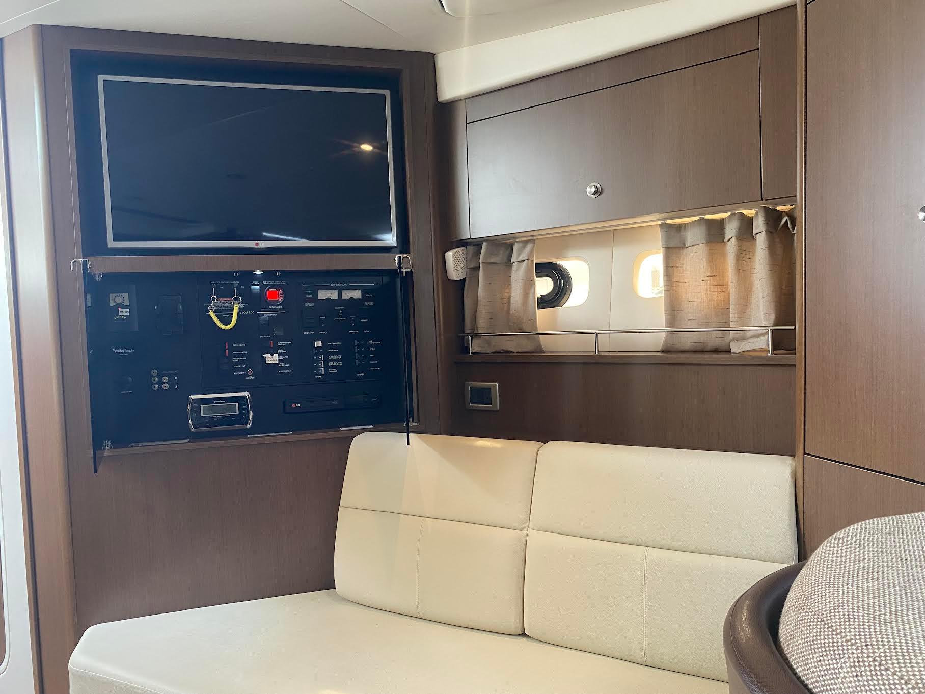 2015 Sea Ray 350 Sundancer #TBMC8539 inventory image at Sun Country Marine Group, San Diego Marriott Marquis 2015 Sea Ray 350 Sundancer #TBMC8539 inventory image at Sun Country Marine Group, San Diego Marriott Marquis