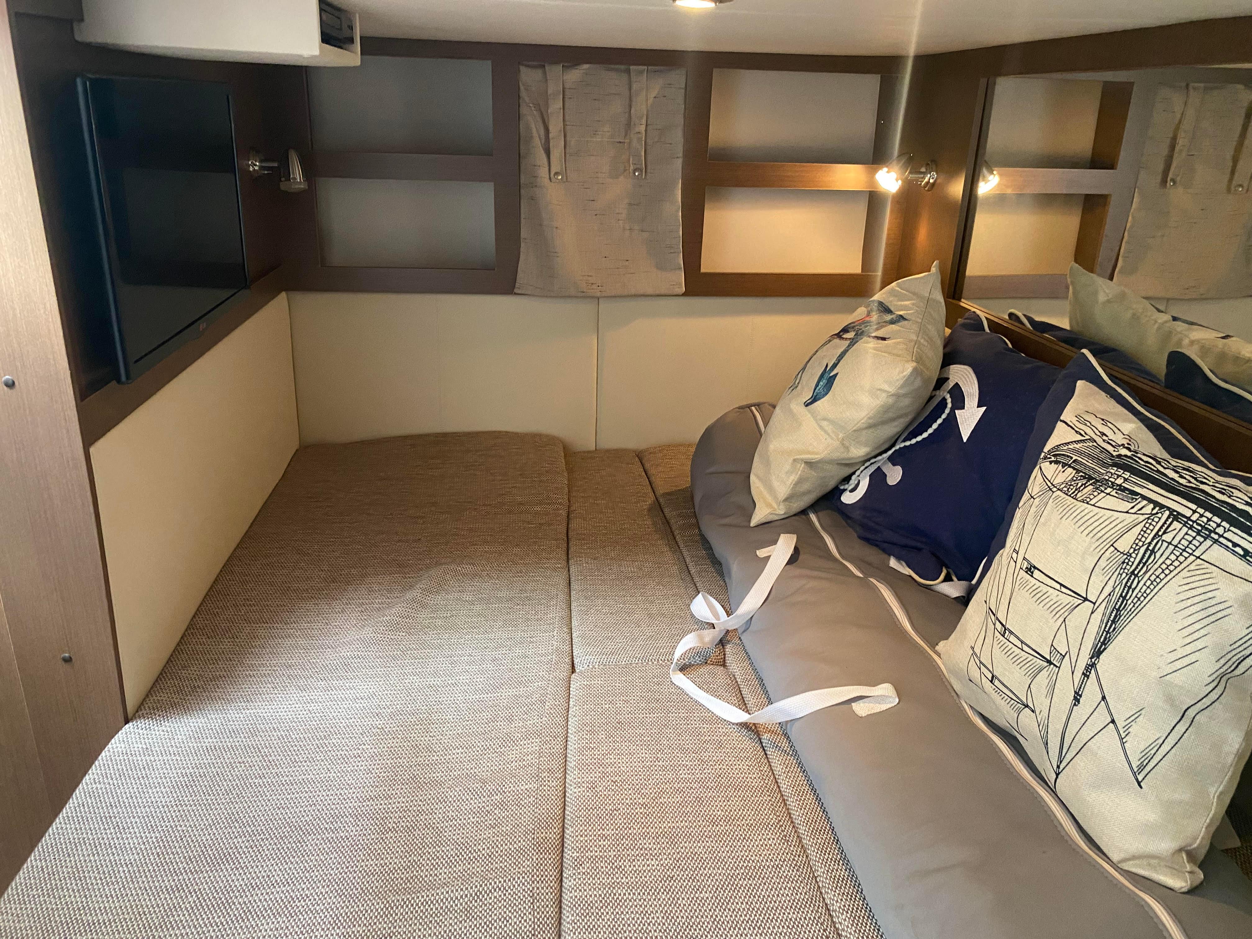 2015 Sea Ray 350 Sundancer #TBMC8539 inventory image at Sun Country Marine Group, San Diego Marriott Marquis 2015 Sea Ray 350 Sundancer #TBMC8539 inventory image at Sun Country Marine Group, San Diego Marriott Marquis