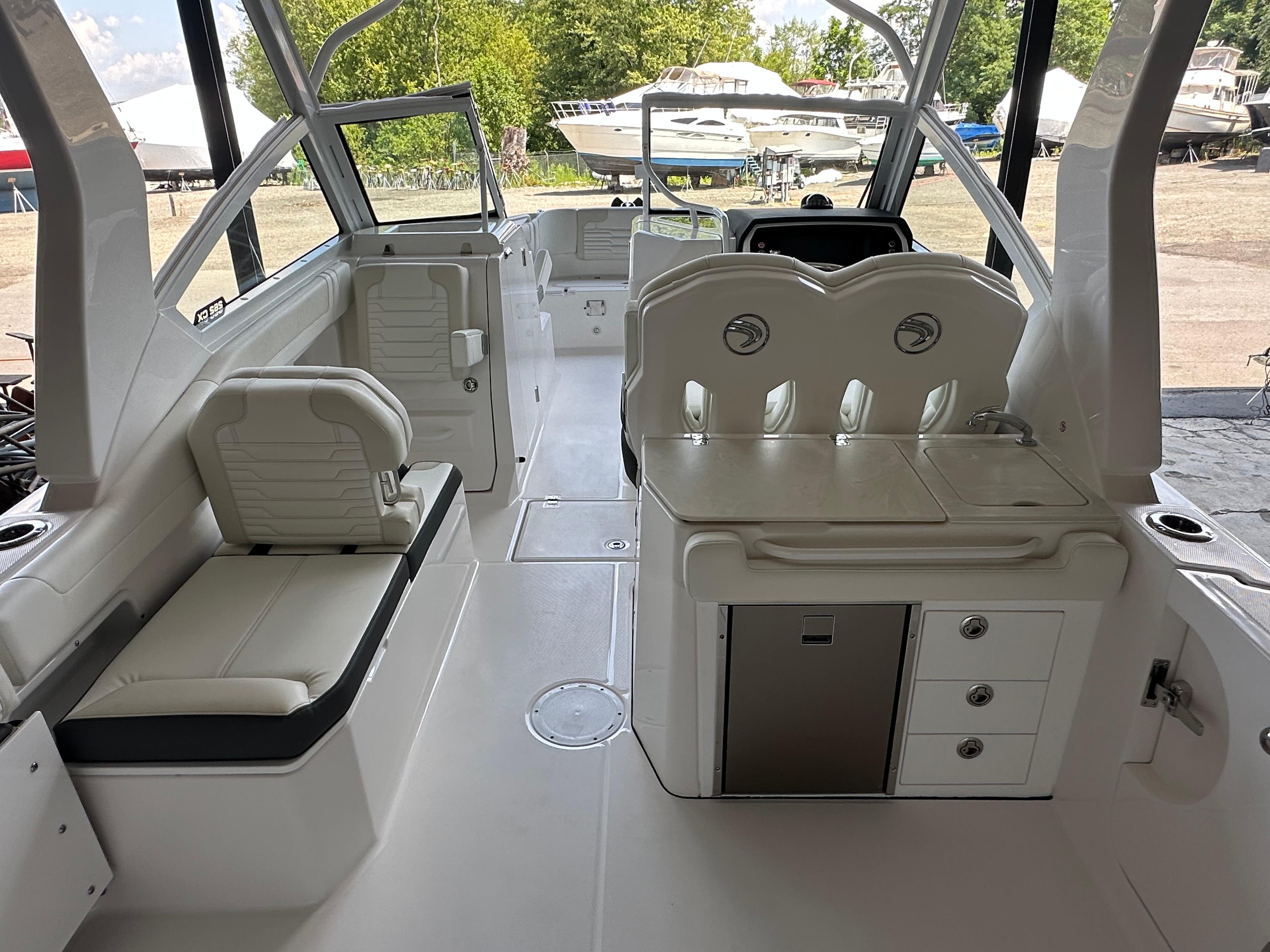 2026 Edgewater 262CX CROSSOVER-17